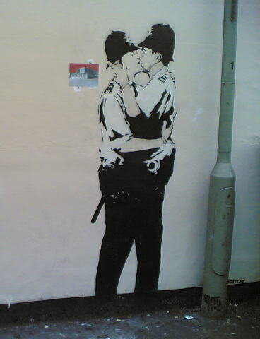 kissing coppers banksy