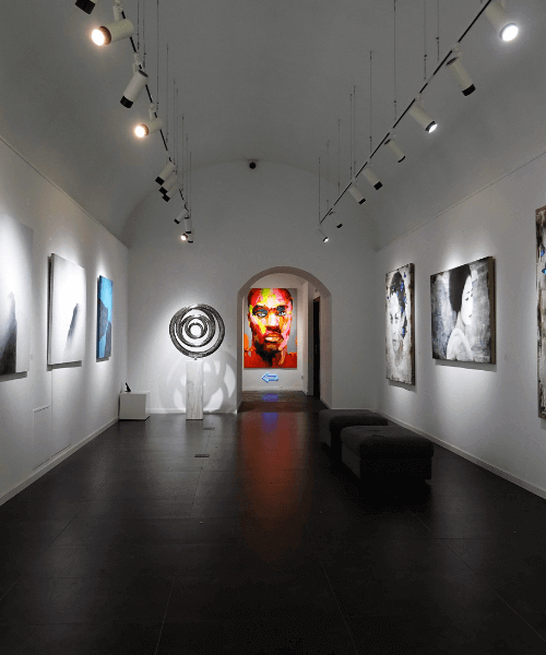 &OElig;uvre d&rsquo;art de style moderne en galerie