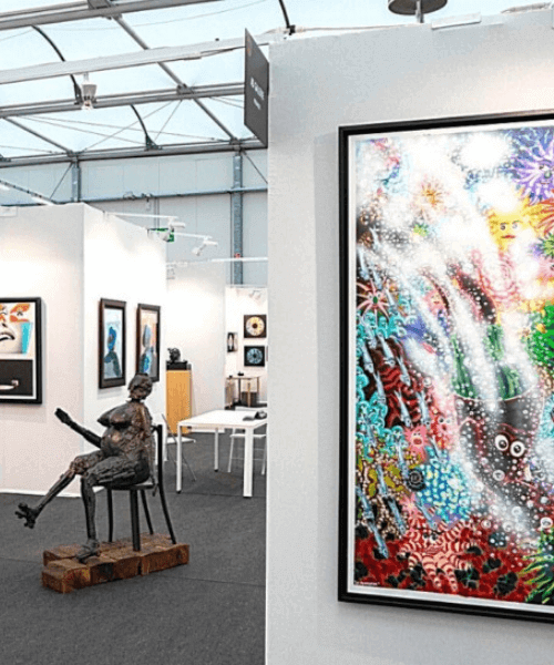 Foire d&rsquo;art et march&eacute; de l&rsquo;art secondaire &mdash; collectionneurs et professionnels lors d&rsquo;un &eacute;v&eacute;nement du march&eacute; de l&rsquo;art