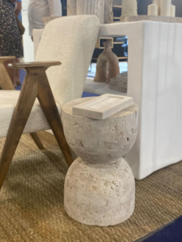 maison et objet septembre 2023 - tabouret en travertin