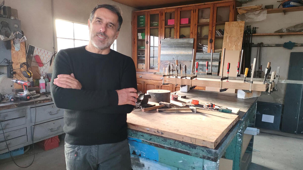 Manconi Gil | Contemporary Artist: Artworks & Biography