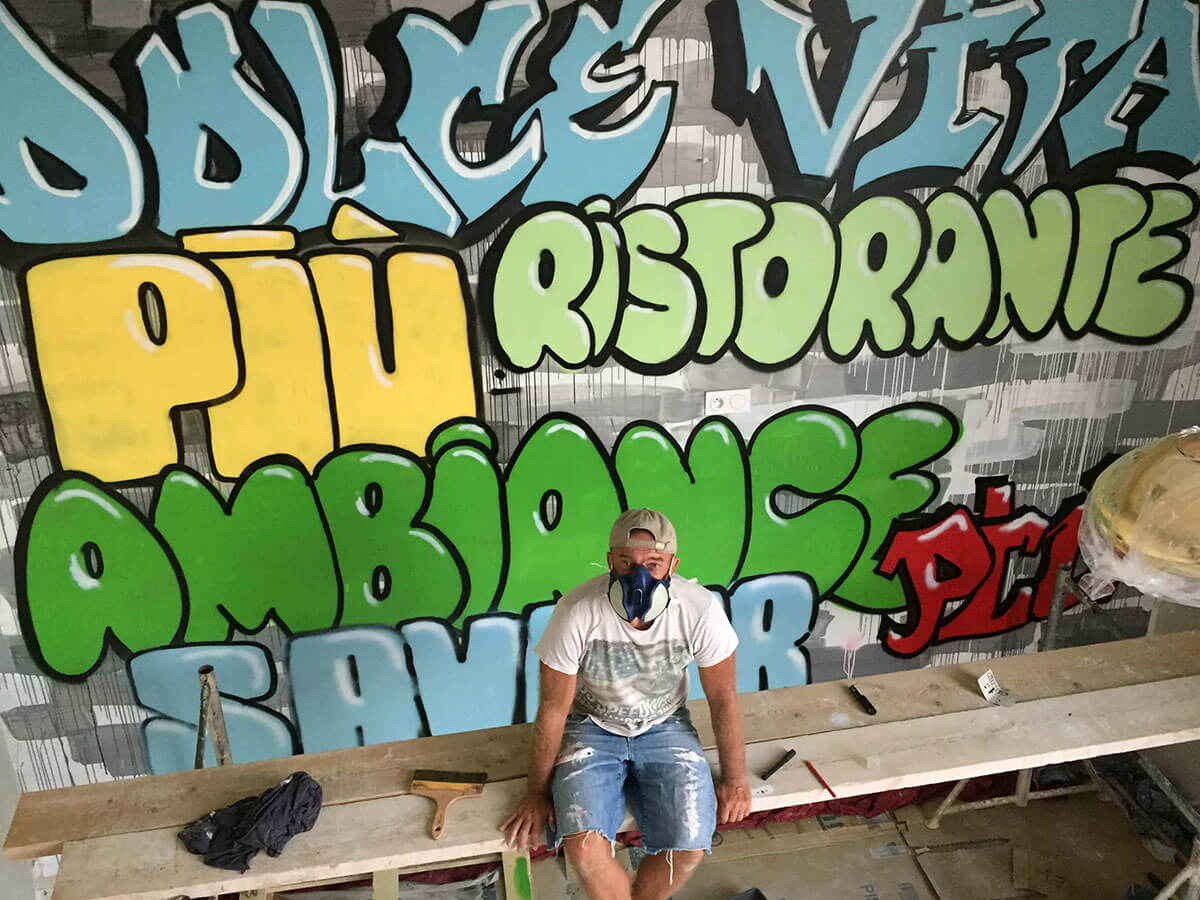 Tony Tichené | Artiste Contemporain : Oeuvres & Biographie