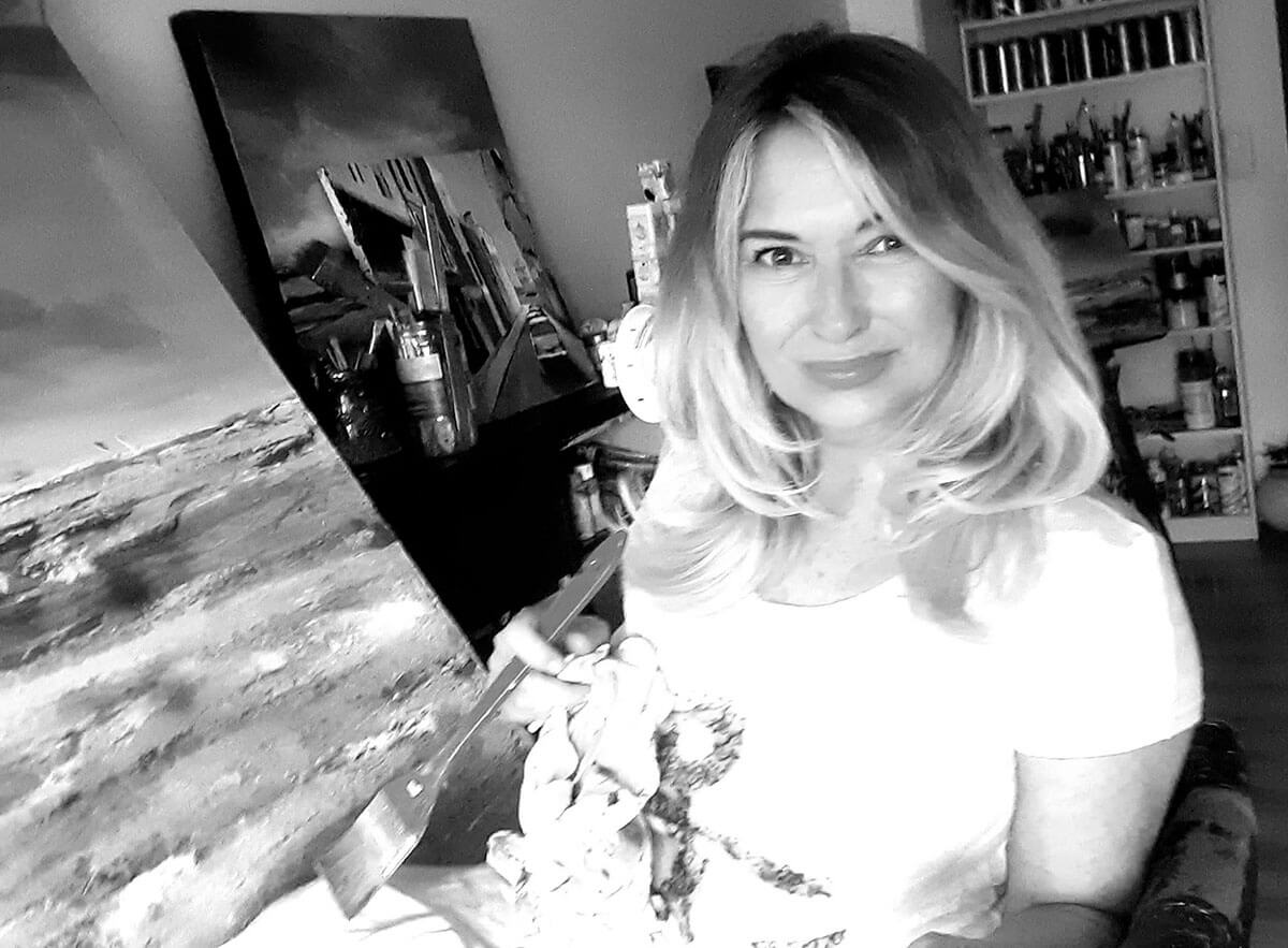 Iza | Contemporary Artist: Artworks & Biography