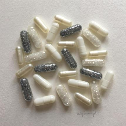 Peinture sparkling pills par Marjot Emily Jane  | Tableau Matiérisme Minimaliste