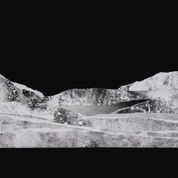 Peinture #19 from the series The Land Seems Inhabited to Them  par Sousa de Sousa Bárbara | Tableau Abstrait Collage minimaliste, noir & blanc, Paysages