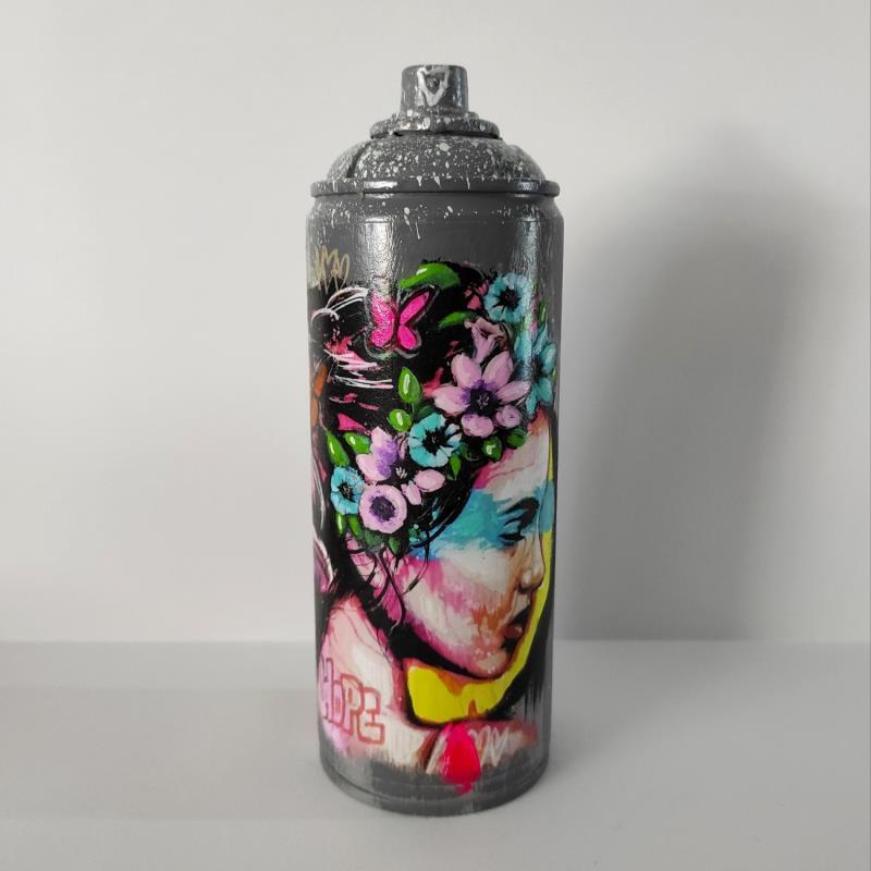 Sculpture La femme aux papillons par Sufyr | Sculpture Street Art Graffiti