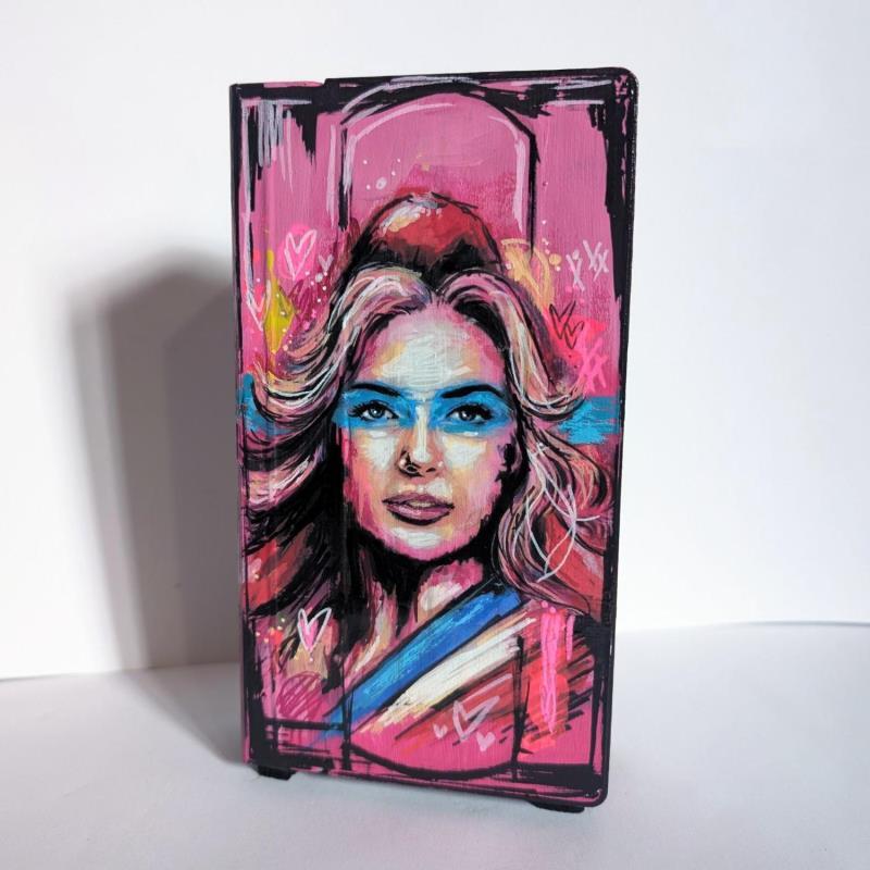 Sculpture Marianne marchons marchons rose by Sufyr | Sculpture Street art Portrait Graffiti Posca