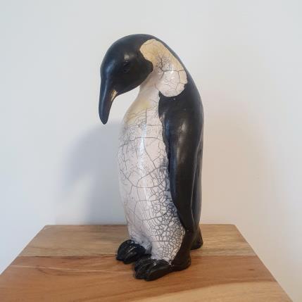 Sculpture Manchot empereur 12 by Escoffier Odile | Sculpture Figurative Raku Animals