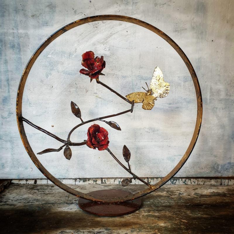 Sculpture Le papillon aux roses par Eres Nicolas | Sculpture Figuratif Animaux Métal