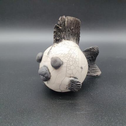 Sculpture Poisson petit bisou par Escoffier Odile | Sculpture Figuratif Raku Animaux