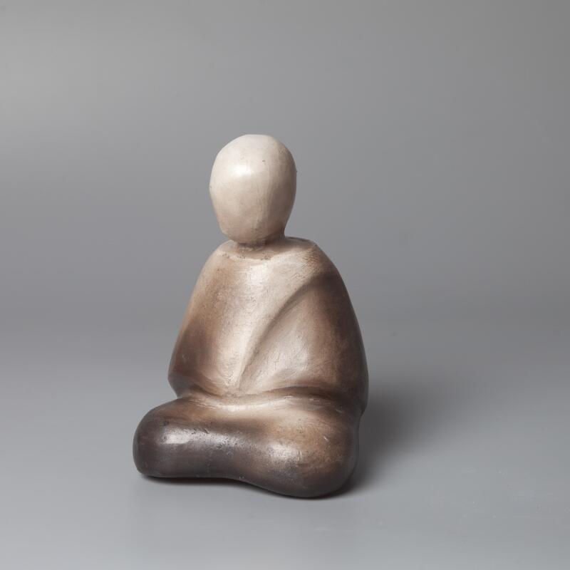 Sculpture Le Méditant par Nathalie Roverato | Sculpture Figuratif Minimaliste Scènes de vie Raku