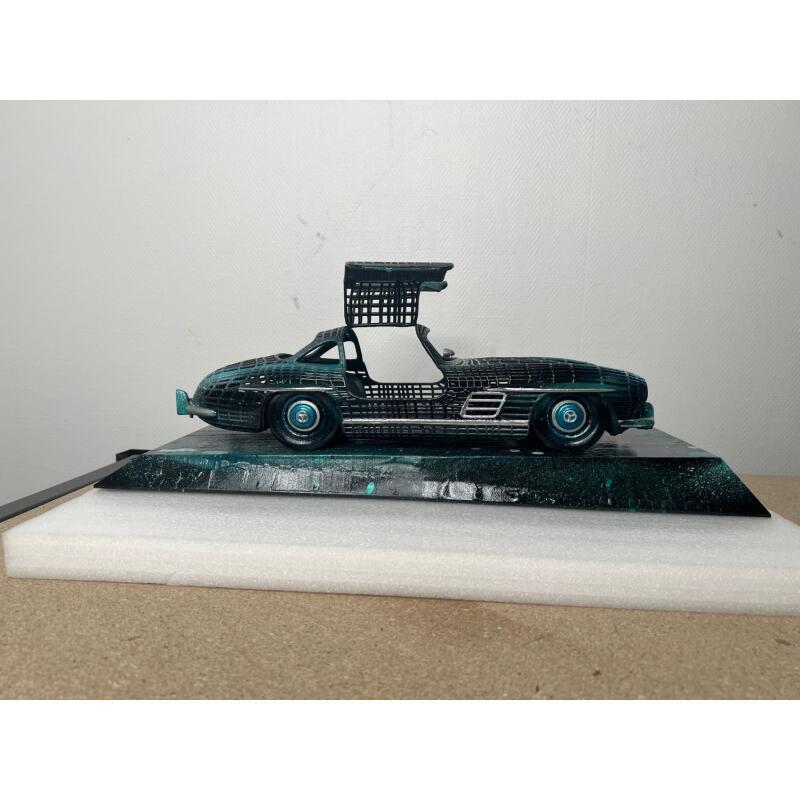 Sculpture 300 SL version MERCEDES AMG PETRONAS F1 par Shenoda | Sculpture Pop-art Graffiti Résine