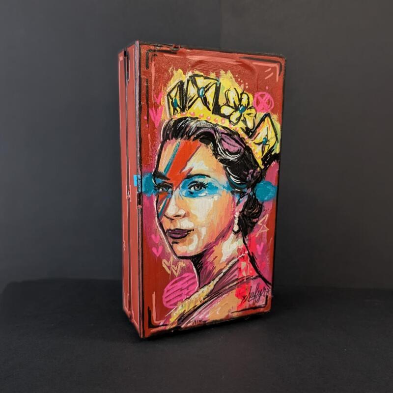 Sculpture Queen Bowie rouge par Sufyr | Sculpture Street Art Icones Pop Graffiti Posca