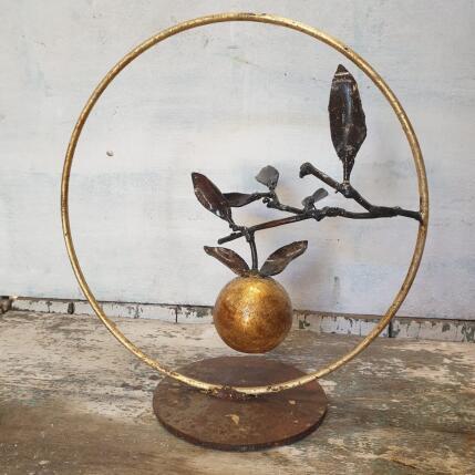 Sculpture pomme d'or par Eres Nicolas | Sculpture Figuratif Métal Animaux