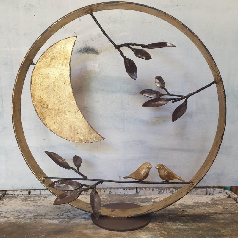 Sculpture oiseau or sous croissant lune by Eres Nicolas | Sculpture Figurative Animals Metal