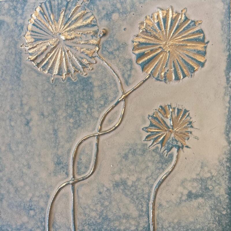 Peinture Trois fleurs sur fond vert et beige par Trébucq Marion  | Tableau Figuratif Nature Acrylique Pigments