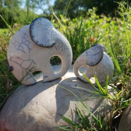 Sculpture La trace et la promesse par Escoffier Odile | Sculpture Figuratif Raku Animaux