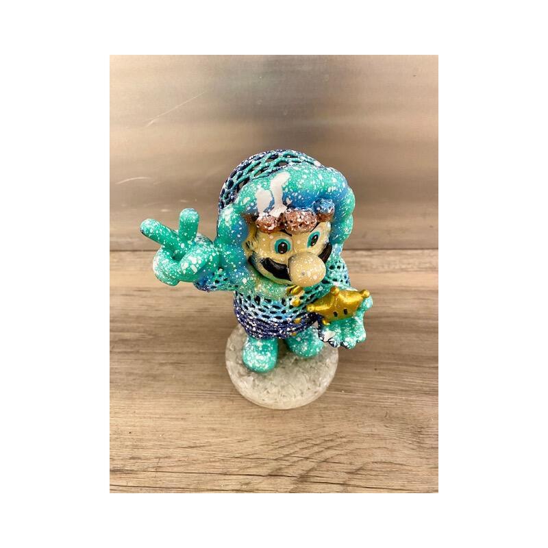 Sculpture Night Mario snow par Shenoda | Sculpture Pop-art Graffiti Résine