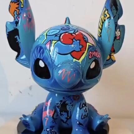 Sculpture Stitch par So Moon | Sculpture Street Art Acrylique, Graffiti Urbain