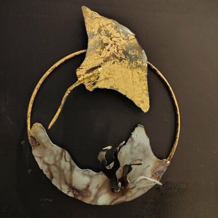 Skulptur baby raie sur mur von Eres Nicolas | Skulptur