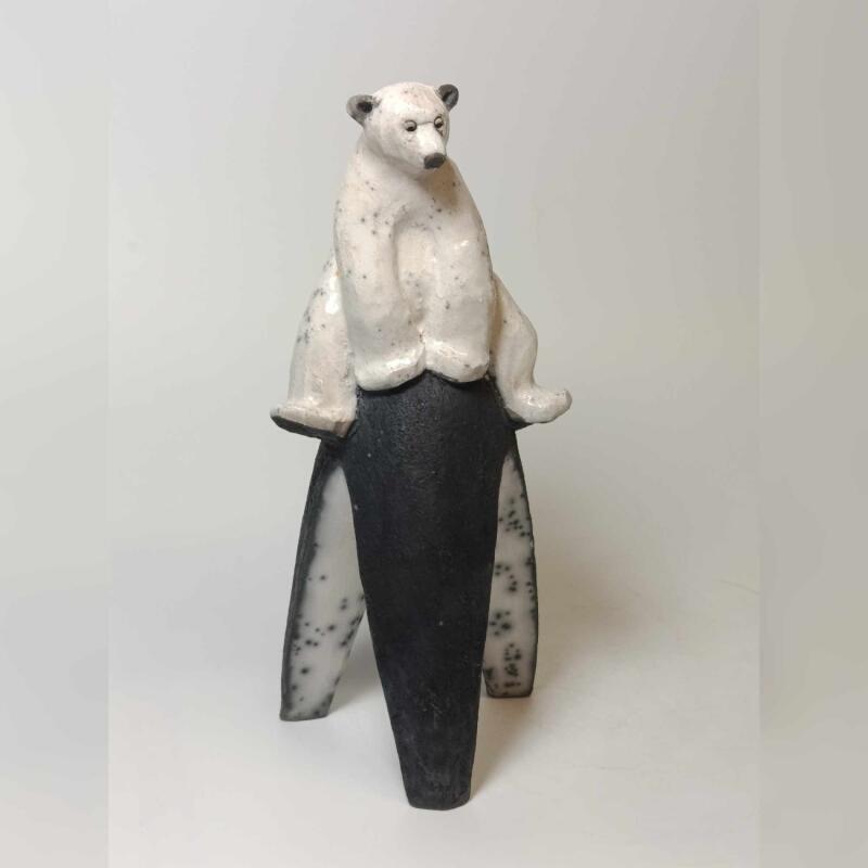 Sculpture Ours acrobate par Roche Clarisse | Sculpture Animaux Céramique Raku