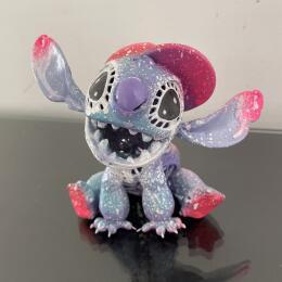 Sculpture Stitch Cap  par Shenoda | Sculpture Pop-art Graffiti, Résine