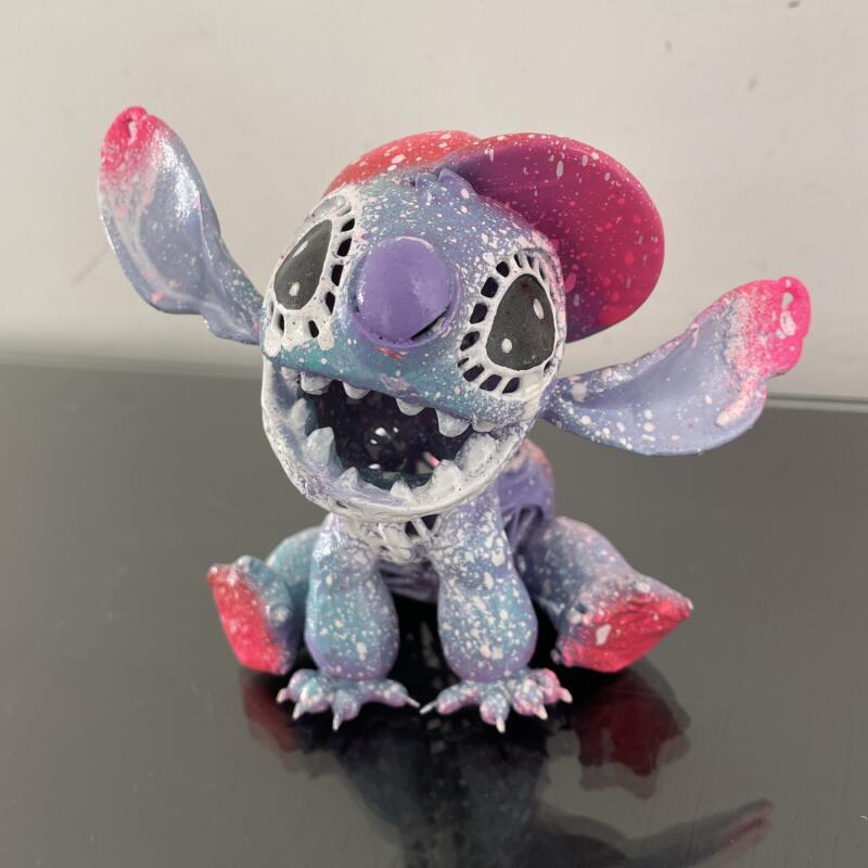 Sculpture Stitch Cap  par Shenoda | Sculpture Pop-art Graffiti Résine