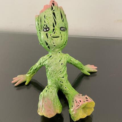 Sculpture Groot sun bath par Shenoda | Sculpture Pop-art Graffiti, Résine