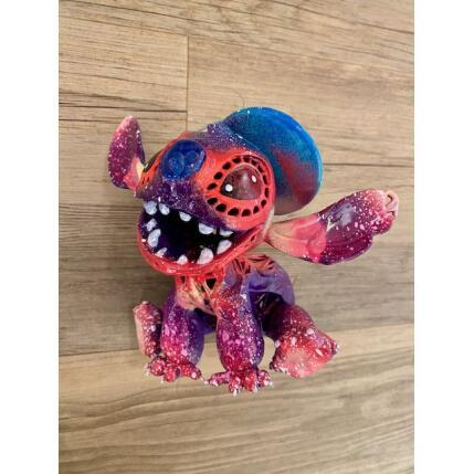 Sculpture Stitch cap amoureux par Shenoda | Sculpture Pop-art Graffiti, Résine