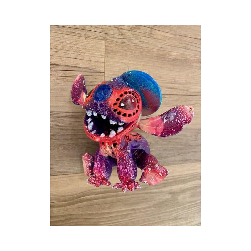 Sculpture Stitch cap amoureux by Shenoda | Sculpture Pop-art Graffiti Resin