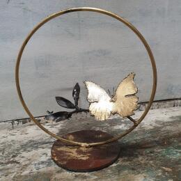 Sculpture papillon sur branche 2 by Eres Nicolas | Sculpture Figurative Metal Animals