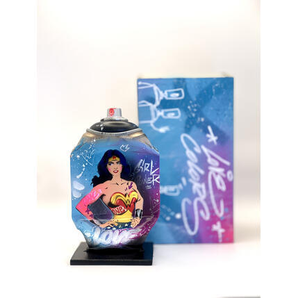 Sculpture Wonder woman par Lemoine Mael | Sculpture Pop-art Acrylique, Graffiti Icones Pop
