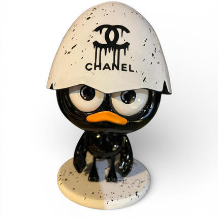 Sculpture P'TIT CALI CHANEL by Le Marquis | Sculpture Figurative Acrylic, Resin Mode