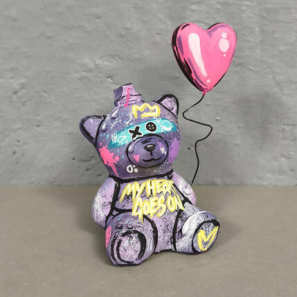 Sculpture L'ourson my heart goes on by Sufyr | Sculpture Street art Graffiti, Posca