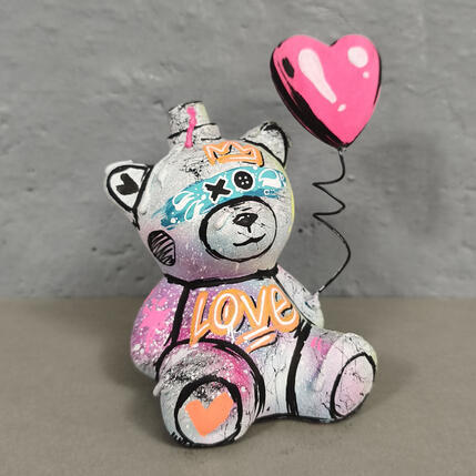Sculpture L'ourson love by Sufyr | Sculpture Street art Graffiti, Posca