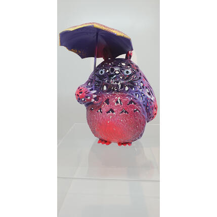 Sculpture Totoro Umbrekka soirée romantique by Shenoda | Sculpture Pop-art Graffiti, Resin