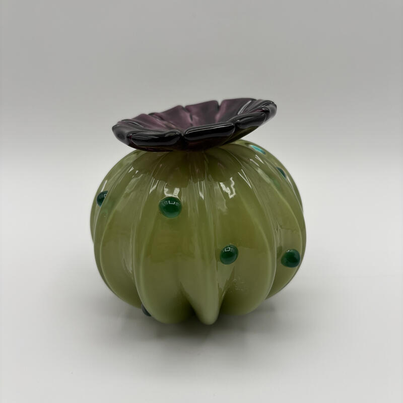 Sculpture Petite pistachio III par Emily Ellsworth | Sculpture