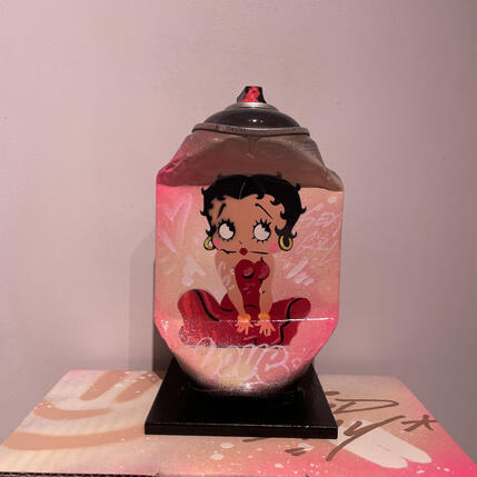 Sculpture Sexy Betty by Lemoine Mael | Sculpture Pop-art Acrylic, Graffiti Pop icons
